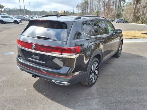 Used 2025 Volkswagen Atlas SE image 11