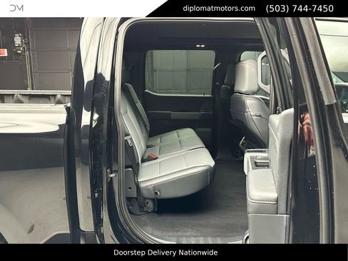 Used 2025 Ford F150 Lightning Lariat image 19