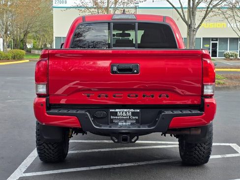 Used 2016 Toyota Tacoma TRD Off-Road w/ Premium & Technology Package image 6