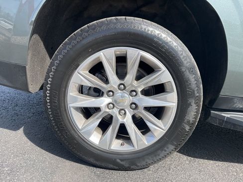 Used 2023 Chevrolet Suburban Premier image 11