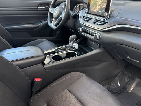 Used 2024 Nissan Altima 2.5 SV FWD image 31