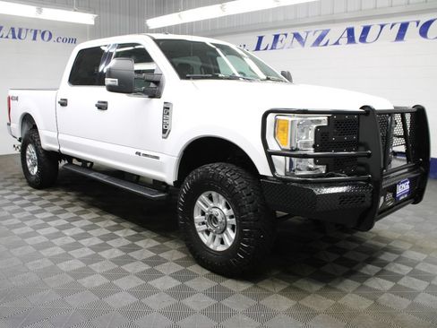 Used 2017 Ford F250 XLT AWD/4WD image 3