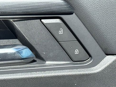 Used 2025 GMC Acadia Elevation image 21