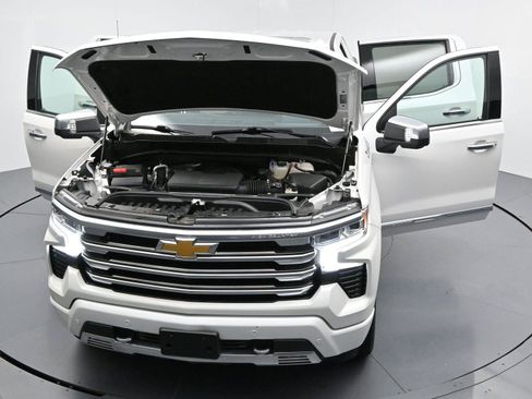 Used 2024 Chevrolet Silverado 1500 High Country w/ High Country Premium Package AWD/4WD image 45