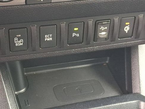 Used 2017 Toyota Tacoma TRD Sport w/ Premium & Technology Package AWD/4WD image 30