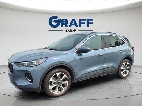 Used 2023 Ford Escape Platinum AWD/4WD image 2