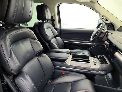 Used 2025 Lincoln Navigator Reserve AWD/4WD image 28