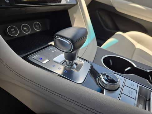 Used 2025 Genesis G70 2.5T RWD image 19