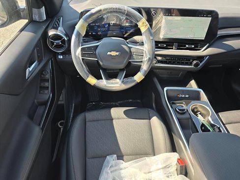 New 2026 Chevrolet Equinox LT w/ Convenience Package II AWD/4WD image 4