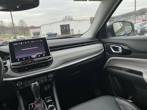 Used 2022 Jeep Compass Limited image 15