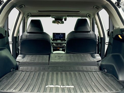 Used 2019 Toyota RAV4 XLE Premium image 7