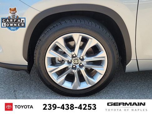 Certified 2021 Toyota Highlander Limited FWD image 14