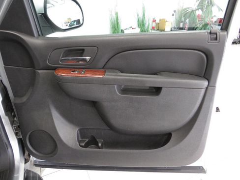 Used 2013 Chevrolet Avalanche LS RWD image 18