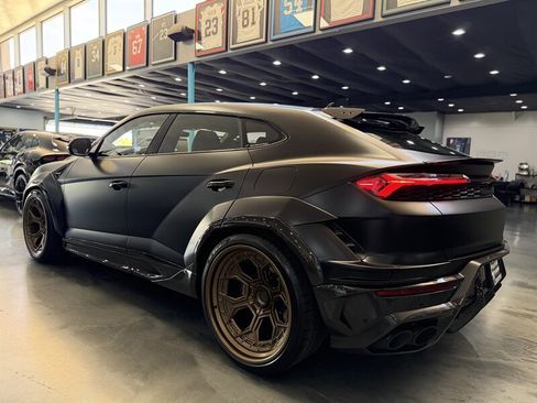 Used 2025 Lamborghini Urus SE AWD/4WD image 10