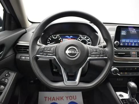Used 2024 Nissan Altima 2.5 SV FWD image 19