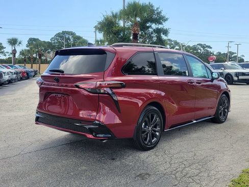 New 2026 Toyota Sienna XSE FWD image 4