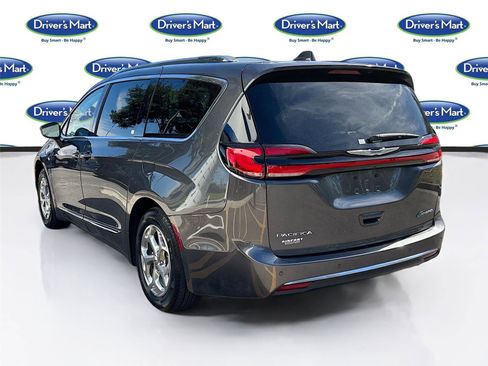 Used 2021 Chrysler Pacifica Limited image 5