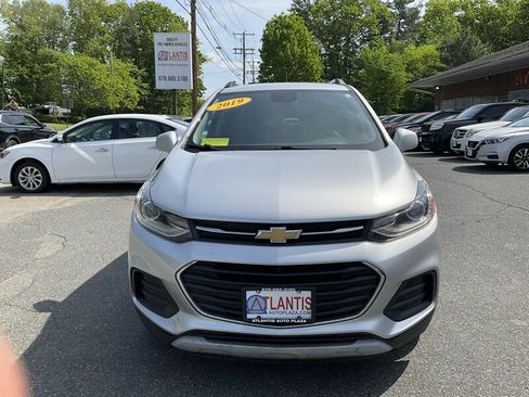 Used 2019 Chevrolet Trax LT w/ LT Convenience Package FWD image 2