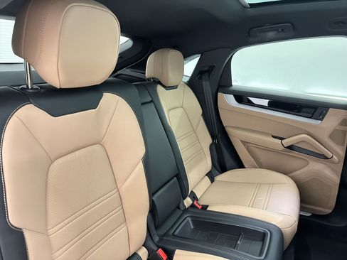 Certified 2024 Porsche Cayenne Coupe AWD/4WD image 29