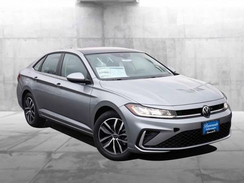 New 2026 Volkswagen Jetta SE image 2