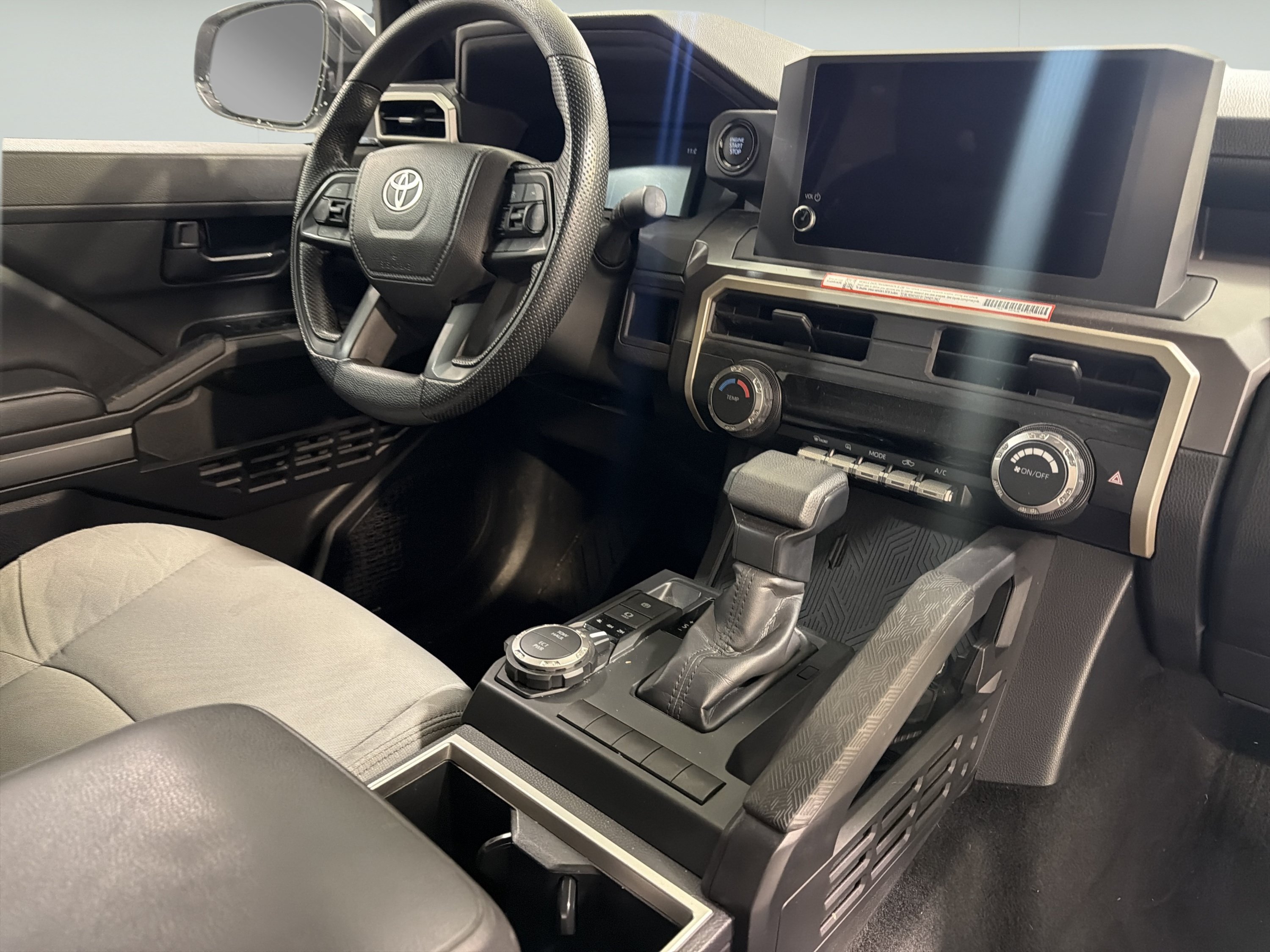 Used 2025 Toyota Tacoma SR5 AWD/4WD image 14