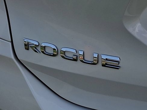 Used 2018 Nissan Rogue SL w/ Premium Package AWD/4WD image 33