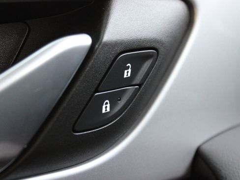 Used 2022 Chevrolet Blazer LT FWD image 22