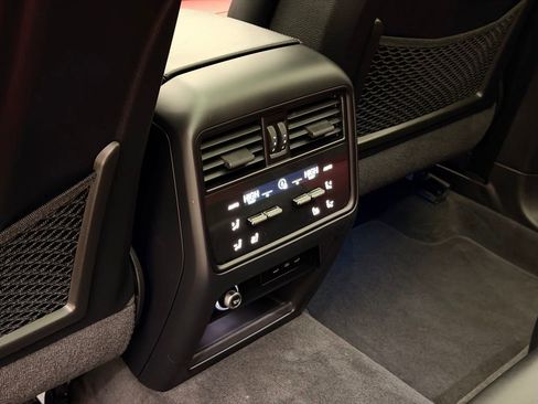 Used 2024 Porsche Cayenne Coupe image 28