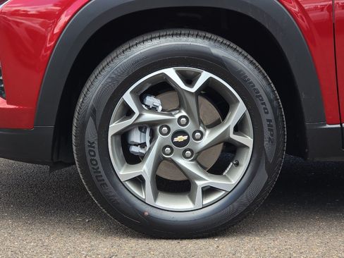 Used 2025 Chevrolet Trax LT FWD image 26