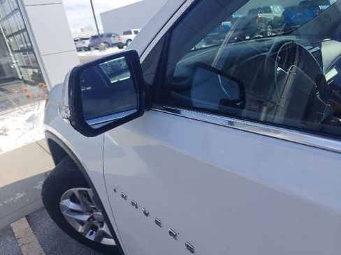 Used 2020 Chevrolet Traverse LT FWD image 5