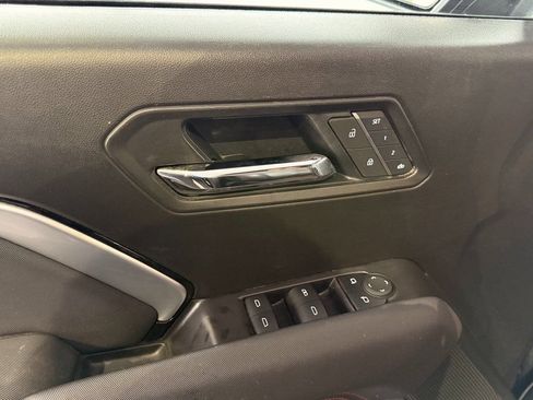 Certified 2025 Chevrolet Colorado Z71 w/ Midnight Edition image 15