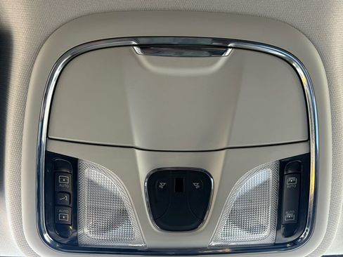 Used 2019 Jeep Cherokee Overland w/ Technology Group image 25