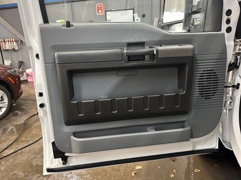 Used 2011 Ford F250 XLT w/ Snow Plow Prep Pkg image 16