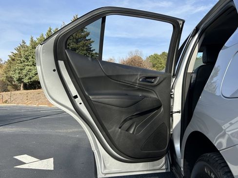 Used 2018 Chevrolet Equinox Premier image 53