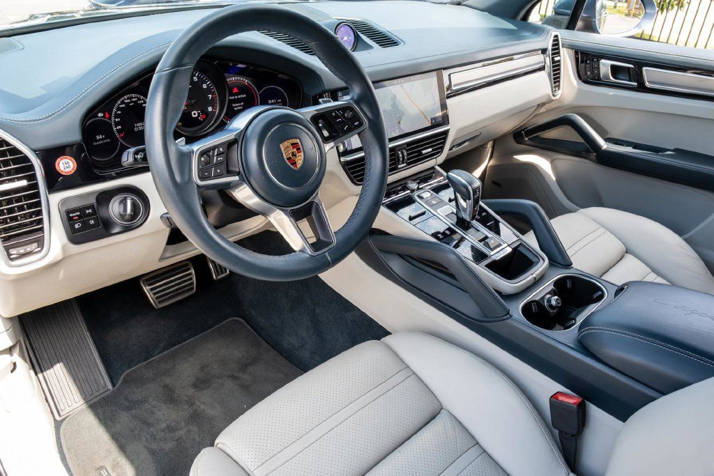 Used 2020 Porsche Cayenne S w/ Premium Package AWD/4WD image 17