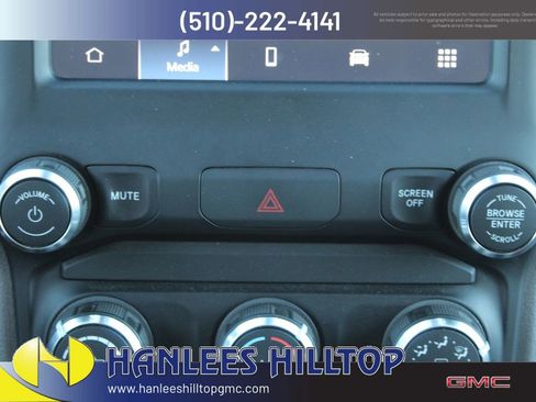 Used 2022 RAM 1500 4x4 Crew Cab image 25