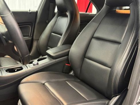 Used 2019 Mercedes-Benz CLA 250 4MATIC w/ Multimedia Package image 12