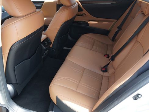 Certified 2023 Lexus ES 350 Ultra Luxury w/ Accessory Package (Z2) image 32