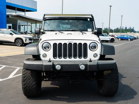 Used 2016 Jeep Wrangler Unlimited Rubicon w/ Connectivity Group AWD/4WD image 7