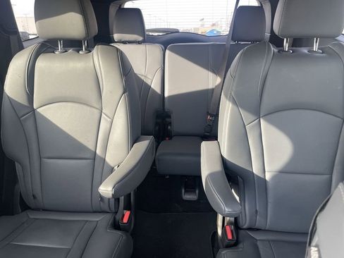 Used 2023 Buick Enclave Essence image 24