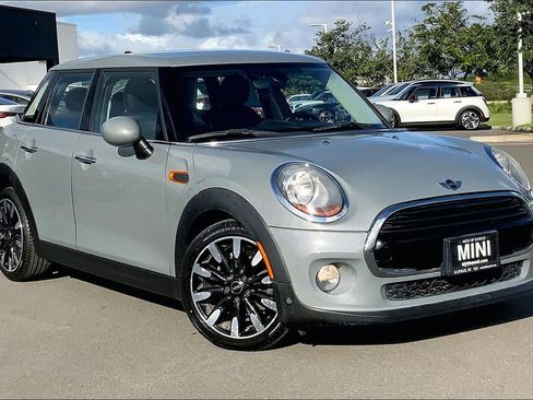 Used 2018 MINI Cooper 4-Door Hardtop image 26