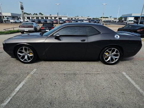 Used 2016 Dodge Challenger SXT Plus RWD image 4