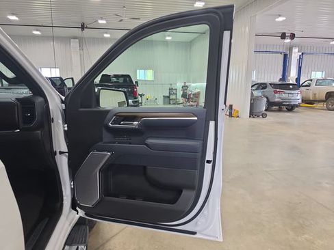 Used 2024 Chevrolet Silverado 1500 High Country w/ Technology Package AWD/4WD image 33