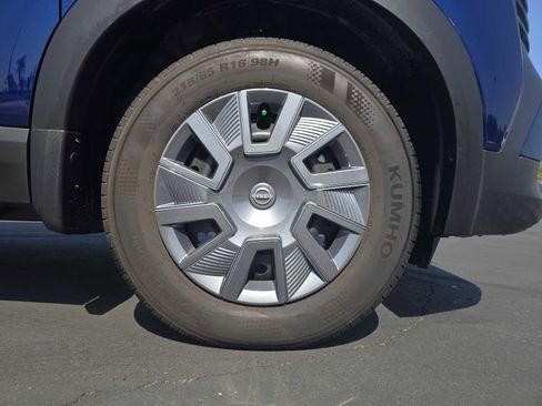 Used 2025 Nissan Kicks S FWD image 9