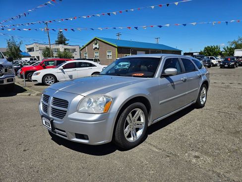 Used 2006 Dodge Magnum R/T RWD image 3