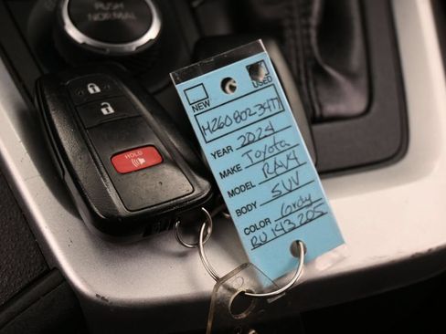 Used 2024 Toyota RAV4 XLE AWD/4WD image 26