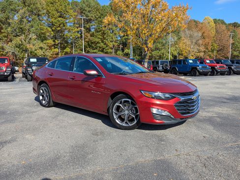 Used 2024 Chevrolet Malibu LT image 3