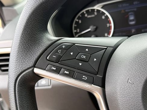 Used 2024 Nissan Altima 2.5 SV FWD image 15