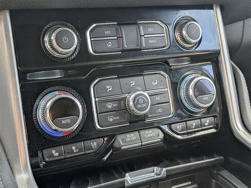 Used 2021 GMC Yukon Denali w/ Advanced Technology Package image 17