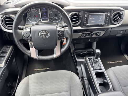 Used 2017 Toyota Tacoma SR5 w/ Tow Package RWD image 17
